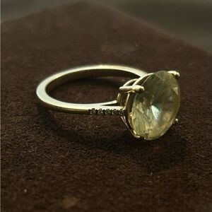 Elegant Gold Ring with Large Gemstone